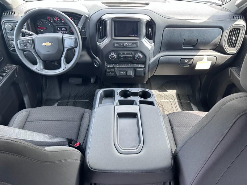 Chevrolet Silverado 2500HD Vehicle Full-screen Gallery Image 10