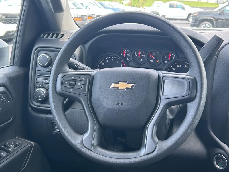 Chevrolet Silverado 2500HD Vehicle Full-screen Gallery Image 11