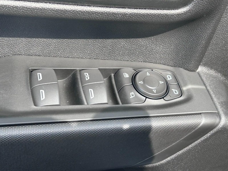 Chevrolet Silverado 2500HD Vehicle Full-screen Gallery Image 13