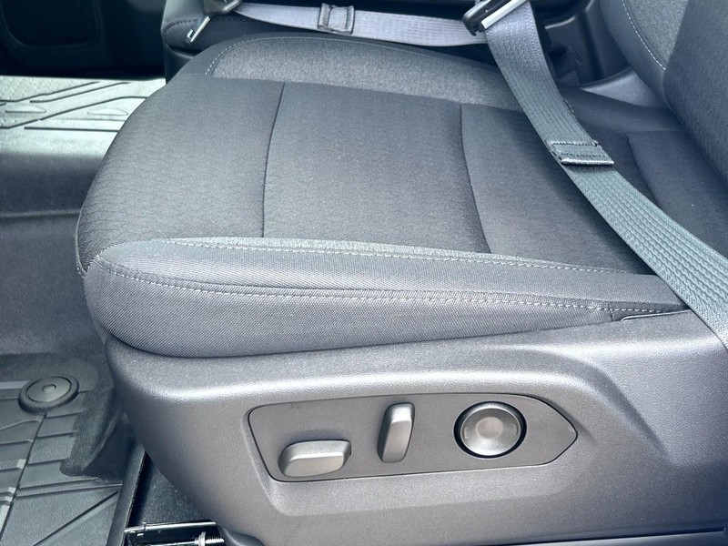 Chevrolet Silverado 2500HD Vehicle Full-screen Gallery Image 14