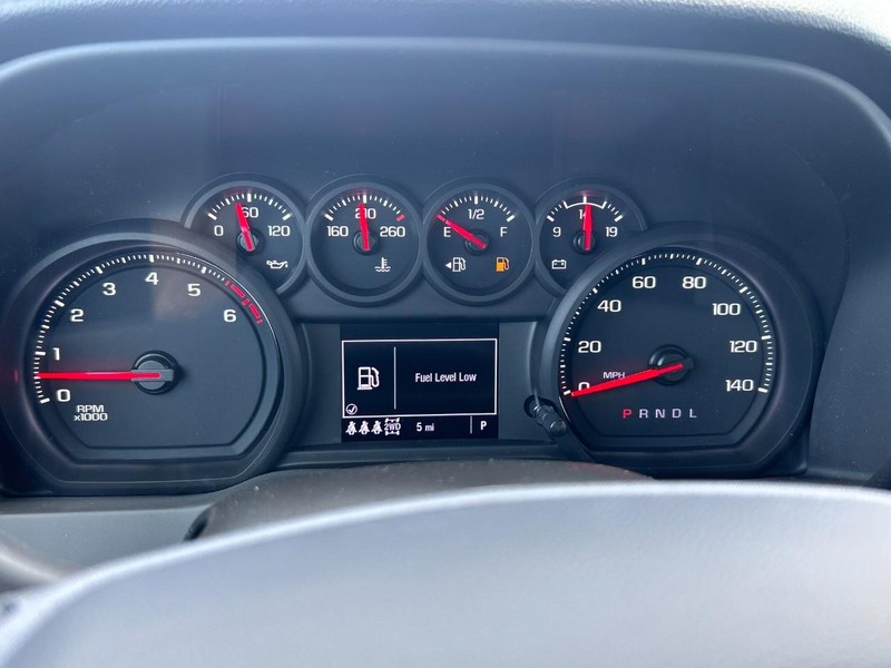 Chevrolet Silverado 2500HD Vehicle Full-screen Gallery Image 18