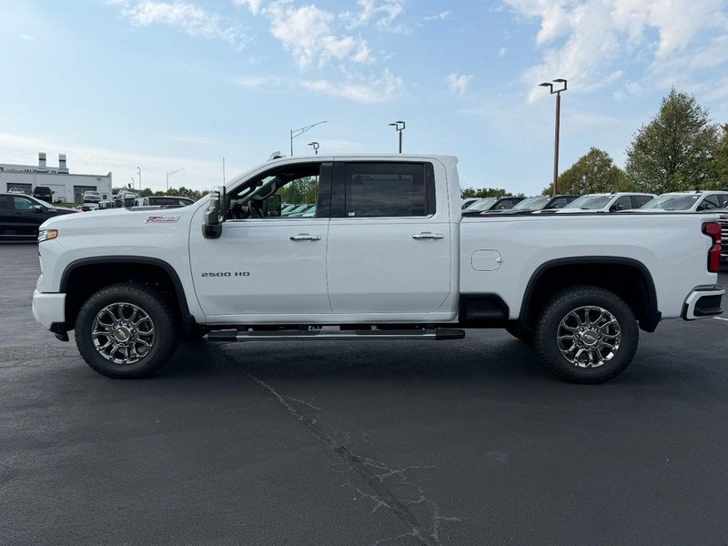 Chevrolet Silverado 2500HD Vehicle Full-screen Gallery Image 2
