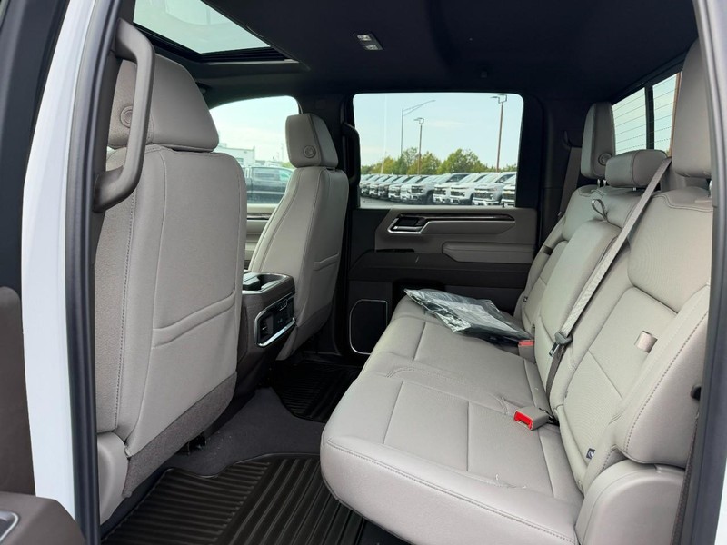 Chevrolet Silverado 2500HD Vehicle Full-screen Gallery Image 4