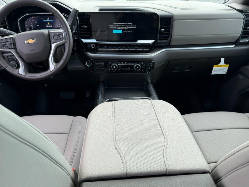 Chevrolet Silverado 2500HD Vehicle Full-screen Gallery Image 6