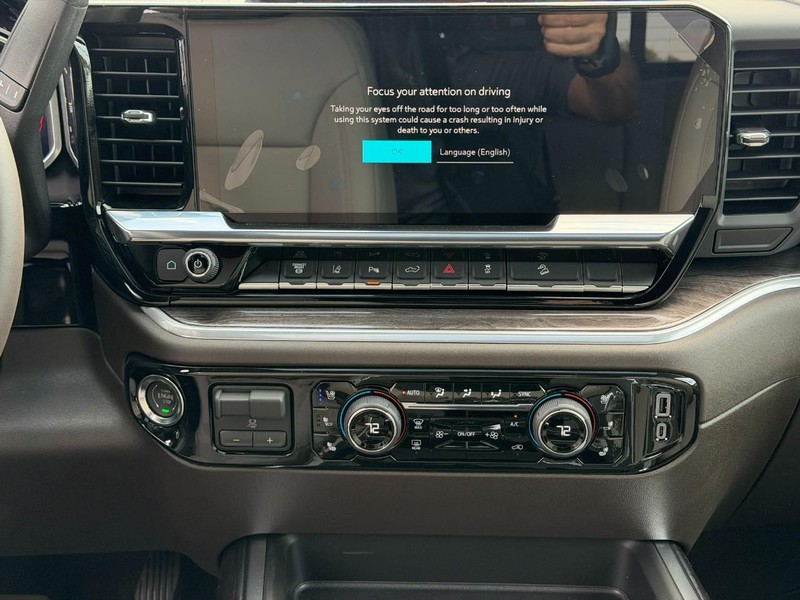 Chevrolet Silverado 2500HD Vehicle Full-screen Gallery Image 8