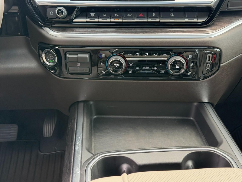 Chevrolet Silverado 2500HD Vehicle Full-screen Gallery Image 9