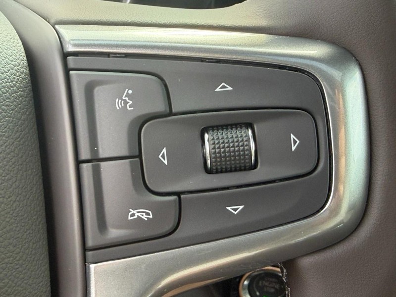 Chevrolet Silverado 2500HD Vehicle Full-screen Gallery Image 14