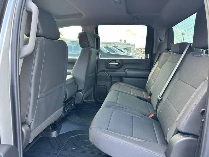 Chevrolet Silverado 2500HD Vehicle Full-screen Gallery Image 4