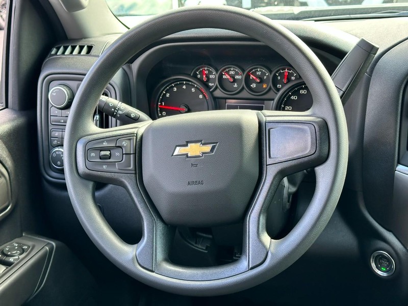 Chevrolet Silverado 2500HD Vehicle Full-screen Gallery Image 6