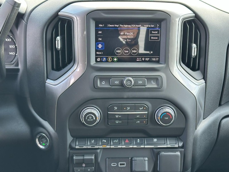 Chevrolet Silverado 2500HD Vehicle Full-screen Gallery Image 7