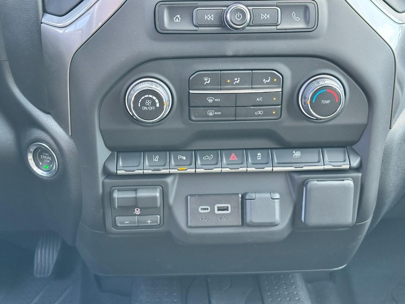 Chevrolet Silverado 2500HD Vehicle Full-screen Gallery Image 8