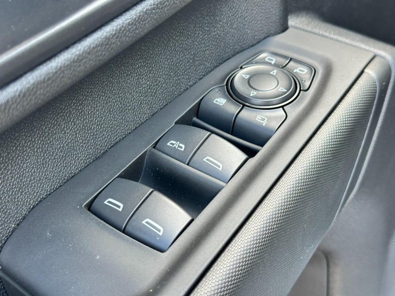 Chevrolet Silverado 2500HD Vehicle Full-screen Gallery Image 9