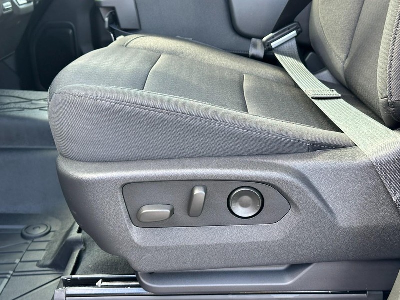 Chevrolet Silverado 2500HD Vehicle Full-screen Gallery Image 10
