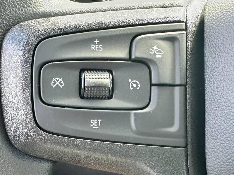 Chevrolet Silverado 2500HD Vehicle Full-screen Gallery Image 11