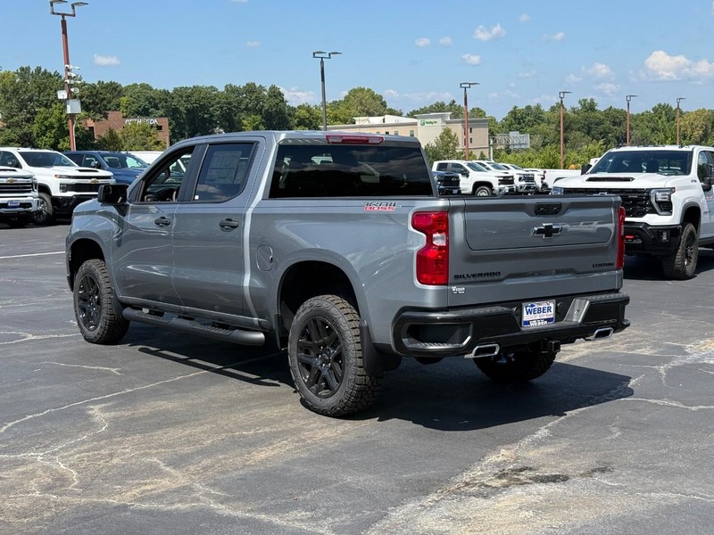 Chevrolet Silverado 1500 Vehicle Full-screen Gallery Image 3