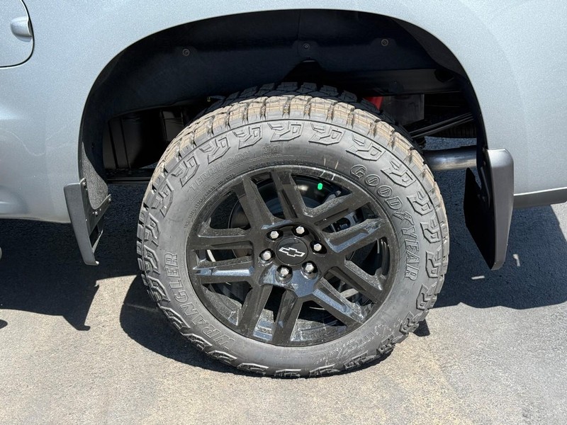 Chevrolet Silverado 1500 Vehicle Full-screen Gallery Image 4