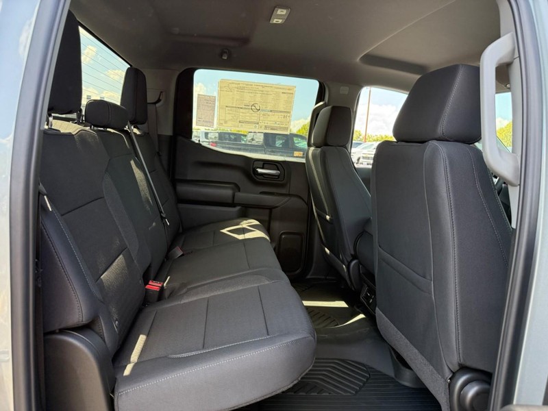 Chevrolet Silverado 1500 Vehicle Full-screen Gallery Image 5