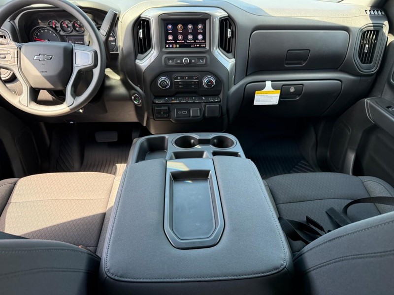 Chevrolet Silverado 1500 Vehicle Full-screen Gallery Image 6