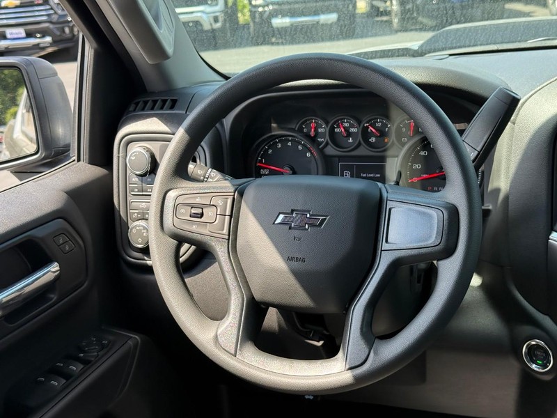 Chevrolet Silverado 1500 Vehicle Full-screen Gallery Image 7