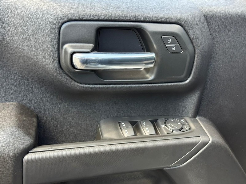 Chevrolet Silverado 1500 Vehicle Full-screen Gallery Image 10