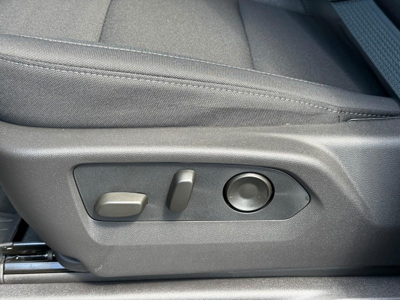 Chevrolet Silverado 1500 Vehicle Full-screen Gallery Image 12