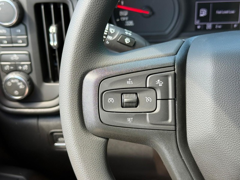 Chevrolet Silverado 1500 Vehicle Full-screen Gallery Image 13