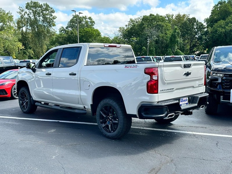 Chevrolet Silverado 1500 Vehicle Full-screen Gallery Image 3