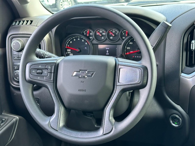 Chevrolet Silverado 1500 Vehicle Full-screen Gallery Image 6