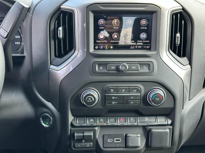 Chevrolet Silverado 1500 Vehicle Full-screen Gallery Image 7