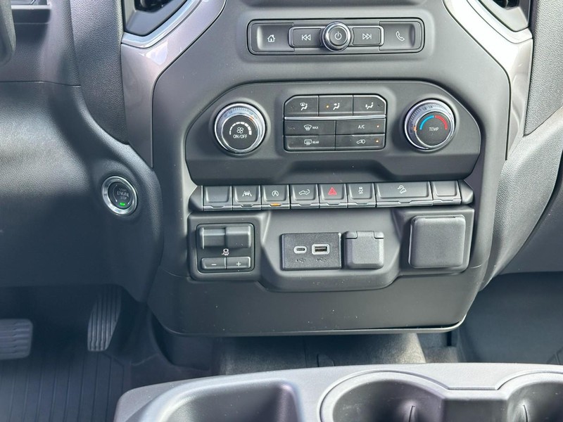 Chevrolet Silverado 1500 Vehicle Full-screen Gallery Image 8