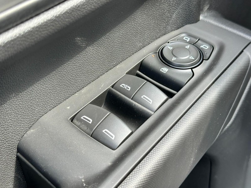 Chevrolet Silverado 1500 Vehicle Full-screen Gallery Image 9