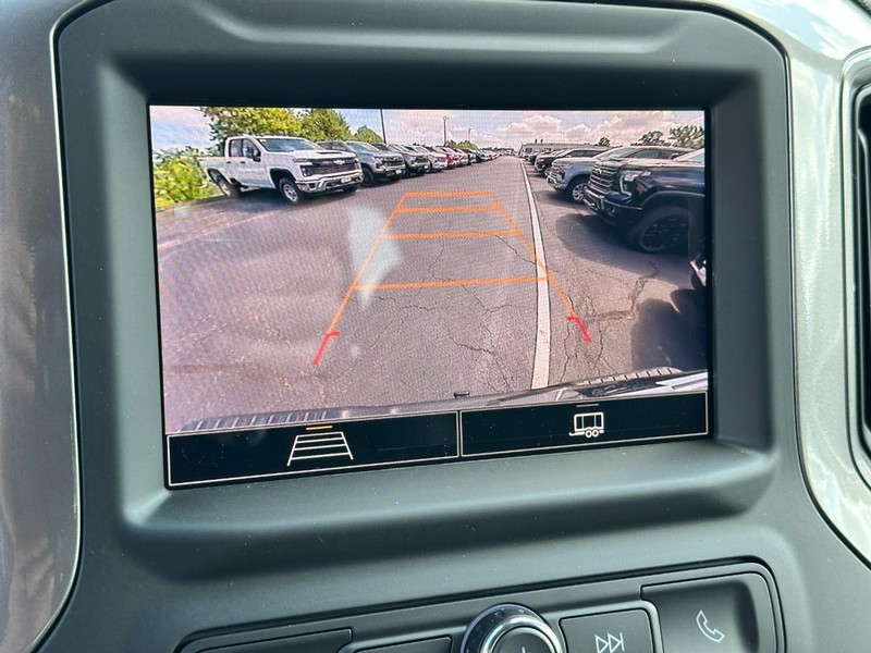Chevrolet Silverado 1500 Vehicle Full-screen Gallery Image 12