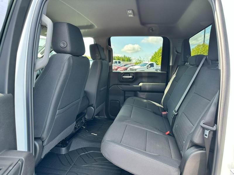 Chevrolet Silverado 2500HD Vehicle Full-screen Gallery Image 4