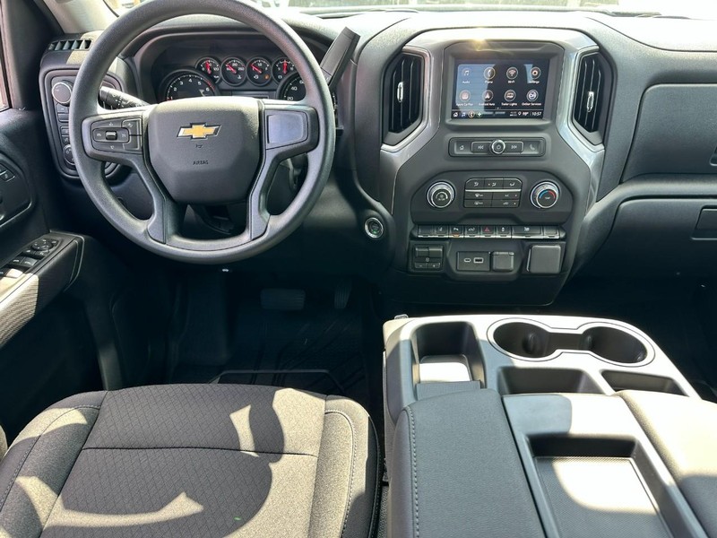 Chevrolet Silverado 2500HD Vehicle Full-screen Gallery Image 5
