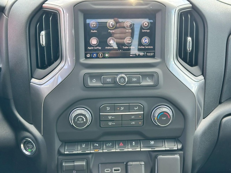 Chevrolet Silverado 2500HD Vehicle Full-screen Gallery Image 7