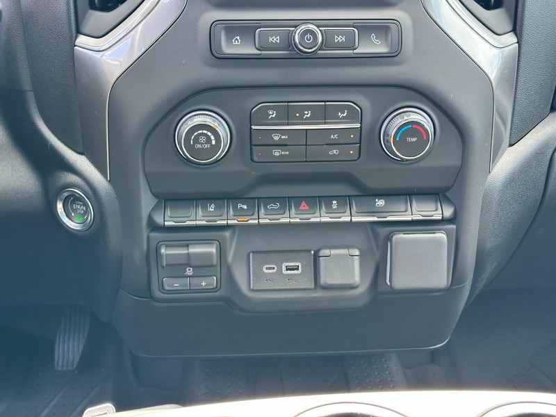 Chevrolet Silverado 2500HD Vehicle Full-screen Gallery Image 8