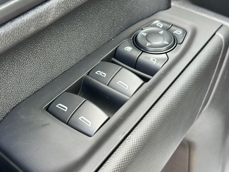 Chevrolet Silverado 2500HD Vehicle Full-screen Gallery Image 9