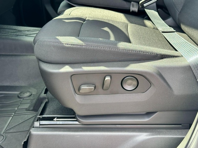 Chevrolet Silverado 2500HD Vehicle Full-screen Gallery Image 10