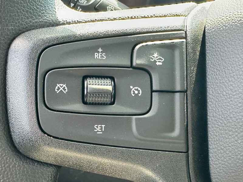 Chevrolet Silverado 2500HD Vehicle Full-screen Gallery Image 11