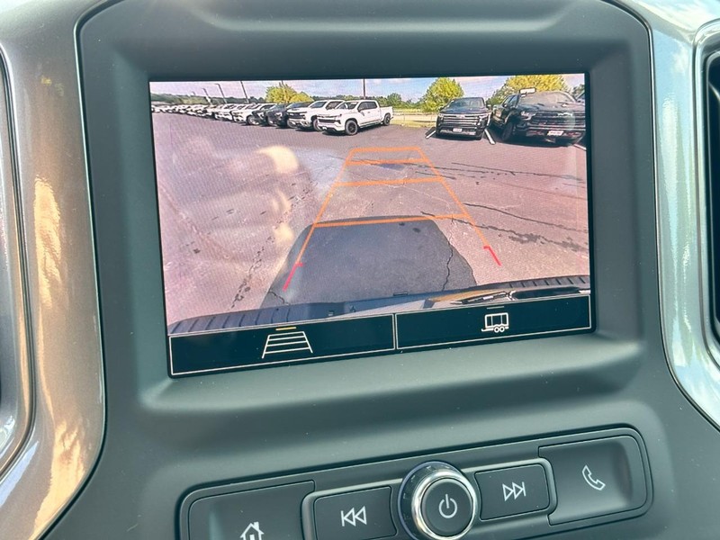 Chevrolet Silverado 2500HD Vehicle Full-screen Gallery Image 12