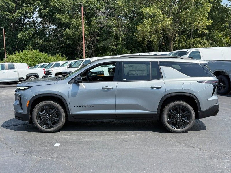 Chevrolet Traverse Vehicle Full-screen Gallery Image 2