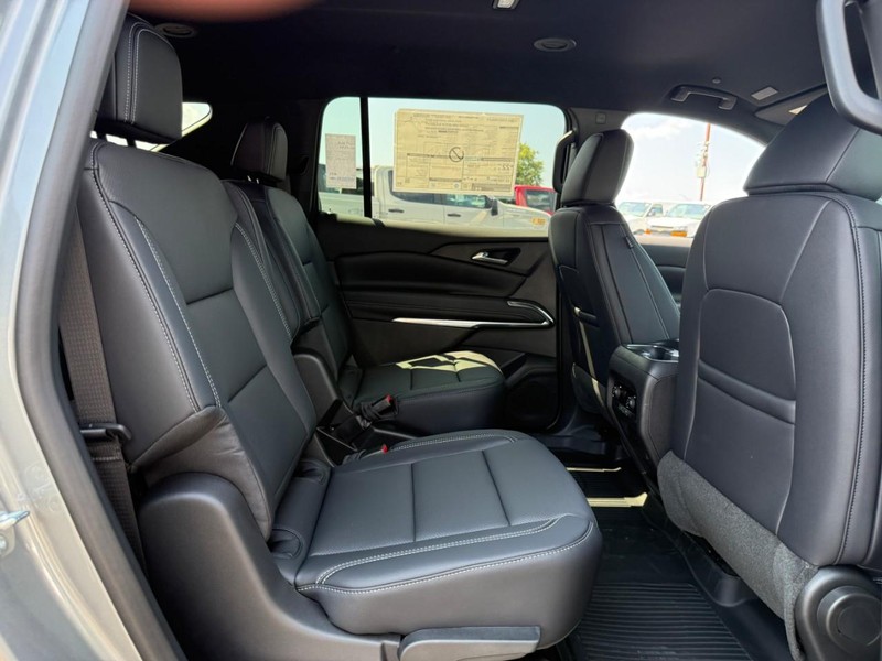Chevrolet Traverse Vehicle Full-screen Gallery Image 5