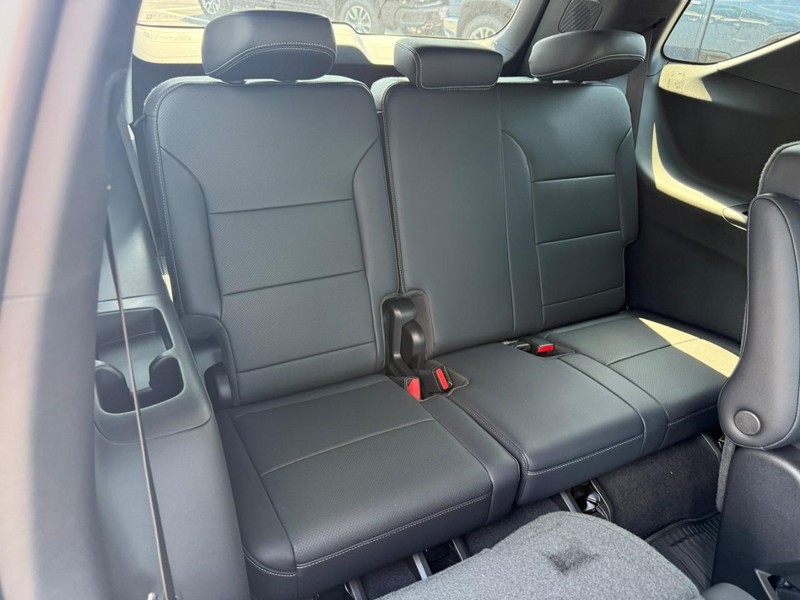 Chevrolet Traverse Vehicle Full-screen Gallery Image 6