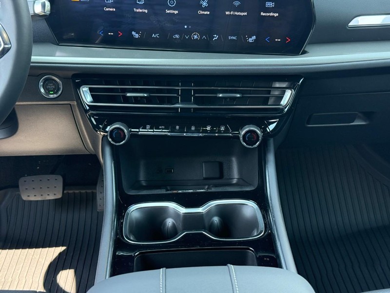 Chevrolet Traverse Vehicle Full-screen Gallery Image 10