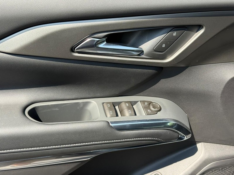Chevrolet Traverse Vehicle Full-screen Gallery Image 11