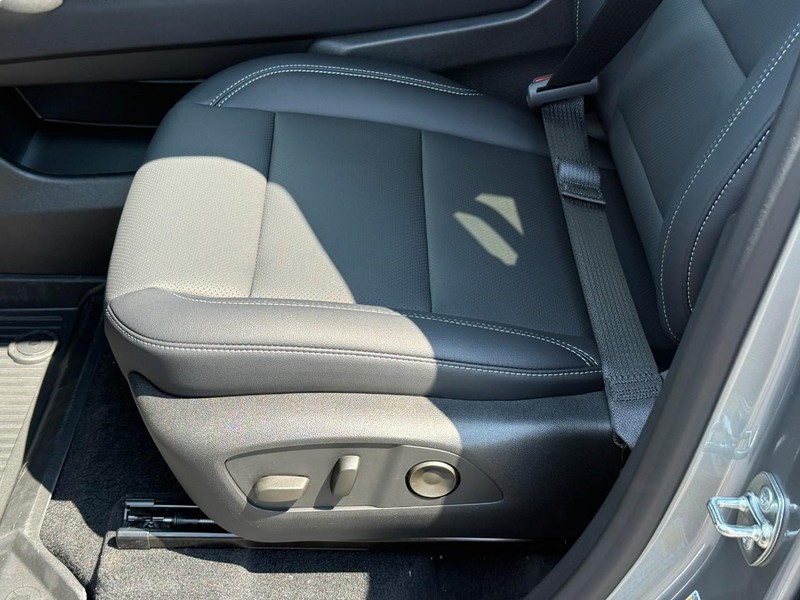Chevrolet Traverse Vehicle Full-screen Gallery Image 12