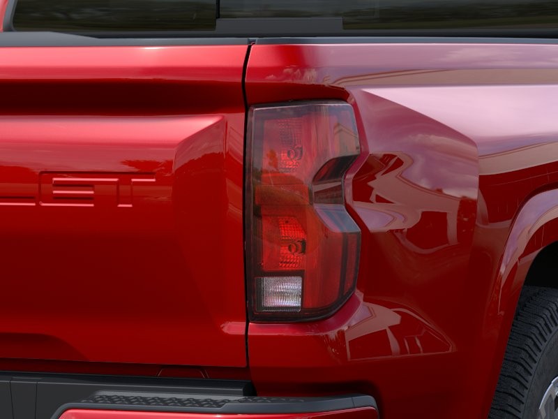 Chevrolet Colorado Vehicle Full-screen Gallery Image 11