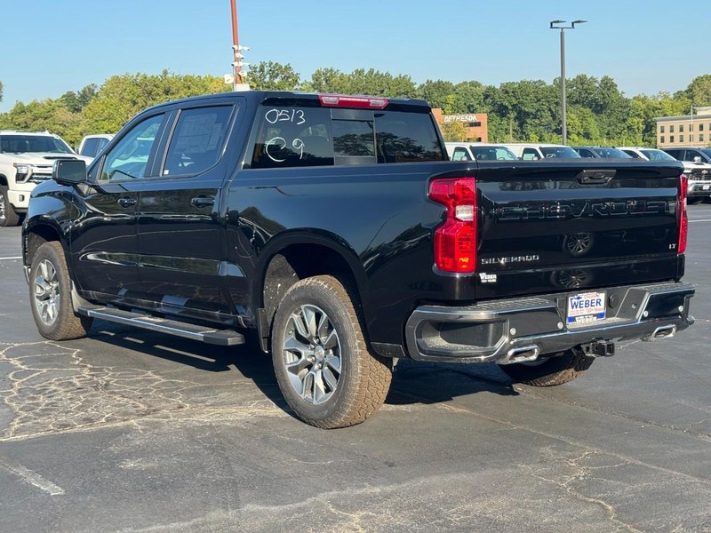 Chevrolet Silverado 1500 Vehicle Full-screen Gallery Image 3