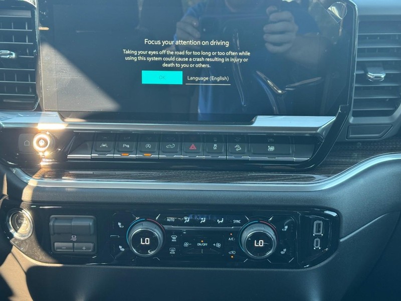 Chevrolet Silverado 1500 Vehicle Full-screen Gallery Image 9