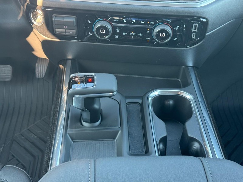 Chevrolet Silverado 1500 Vehicle Full-screen Gallery Image 10